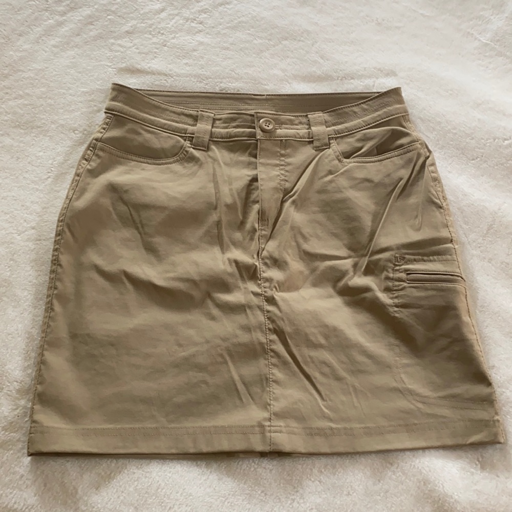 Eddie Bauer khaki skort, size 4